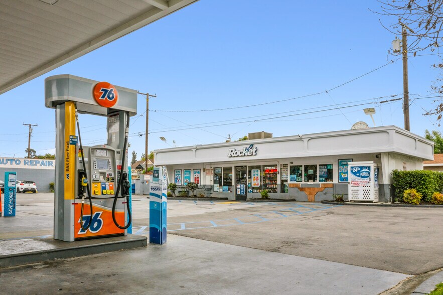 More Photos Of 790 W Holt Ave, Pomona Service Station For Sale