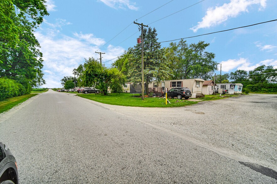More Photos Of 10557 N State Route 50, Manteno Trailer Camper Park For Sale