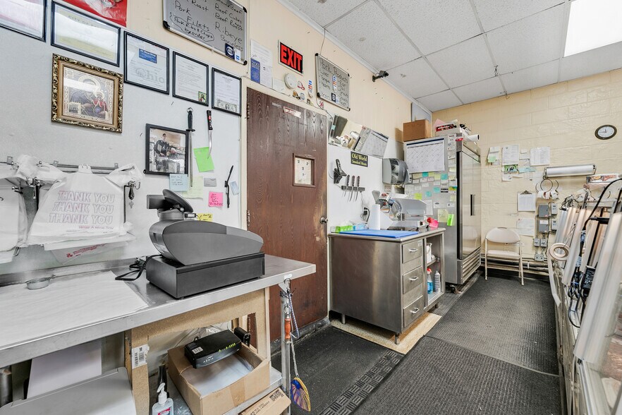 More Photos Of 5543 State Rd, Parma Freestanding For Sale