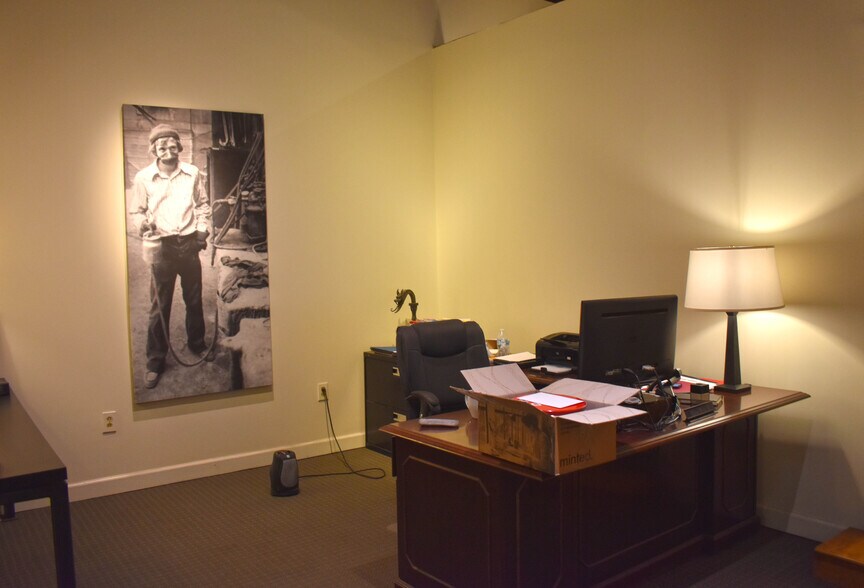 More Photos Of 7121 Cockrill Bend Blvd, Nashville Warehouse For Lease