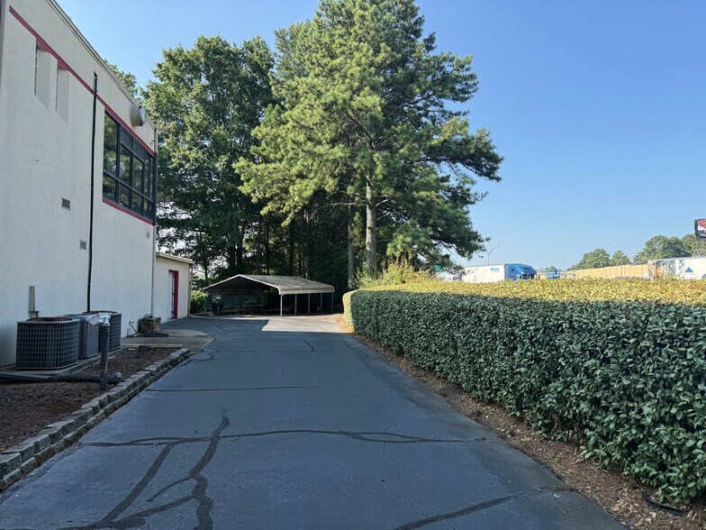 More Photos Of 155 Woolco Dr, Marietta Warehouse For Lease
