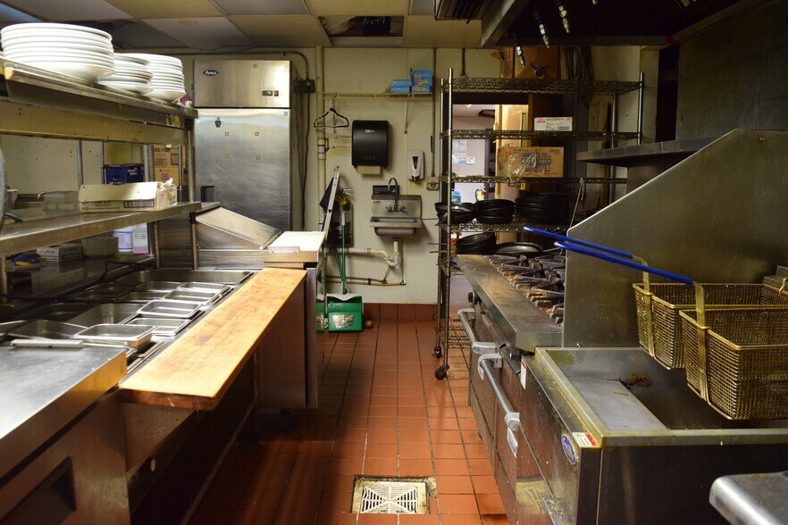 More Photos Of 309 W Congress St, Savannah Restaurant For Lease