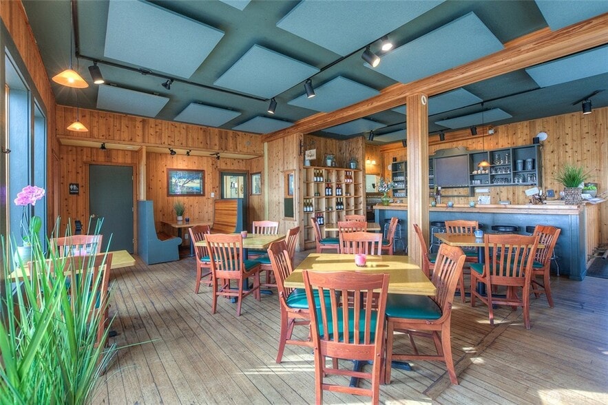 More Photos Of 4362 Crow Valley Rd, Eastsound Hotel For Sale