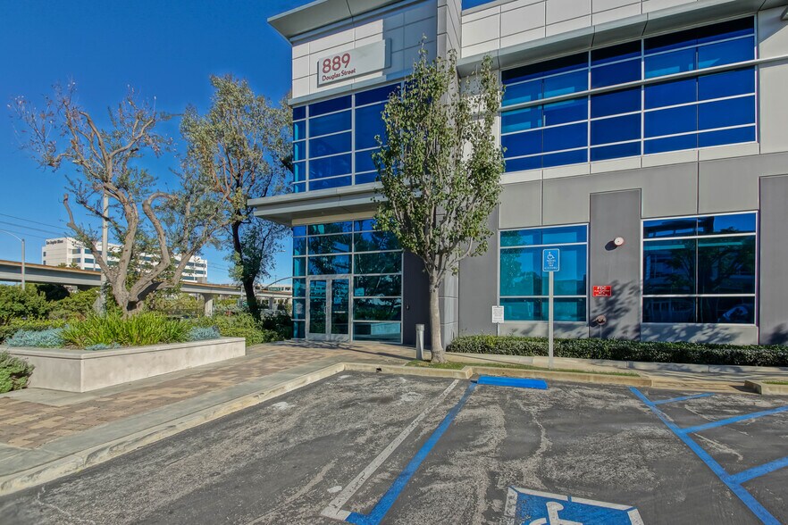 More Photos Of 887-889 N Douglas St, El Segundo Loft Creative Space For Lease