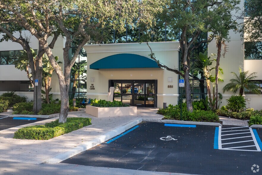 More Photos Of 888 SE 3rd Ave, Fort Lauderdale Loft Creative Space For Lease