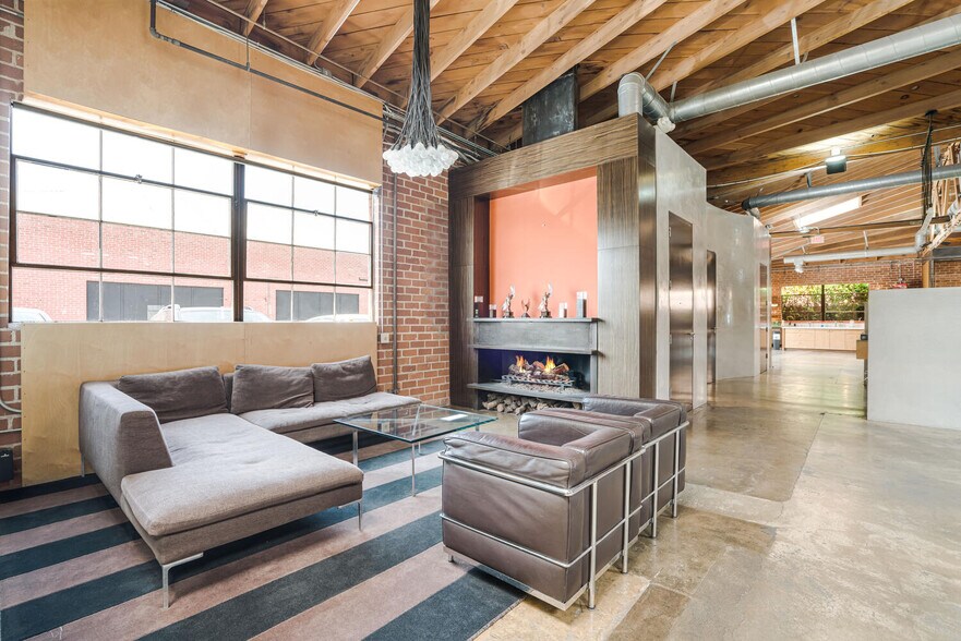 More Photos Of 2210 Broadway, Santa Monica Loft Creative Space For Lease