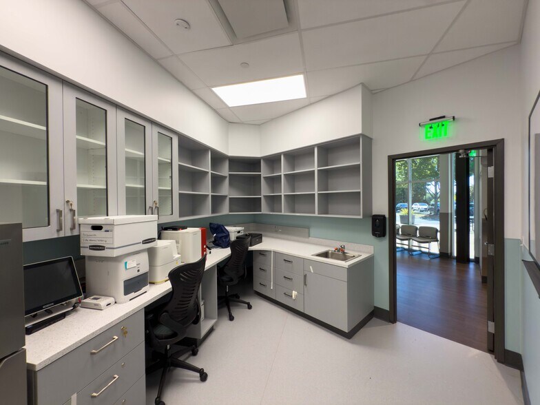 More Photos Of 9810-9848 Gilead Rd, Huntersville Unknown For Lease