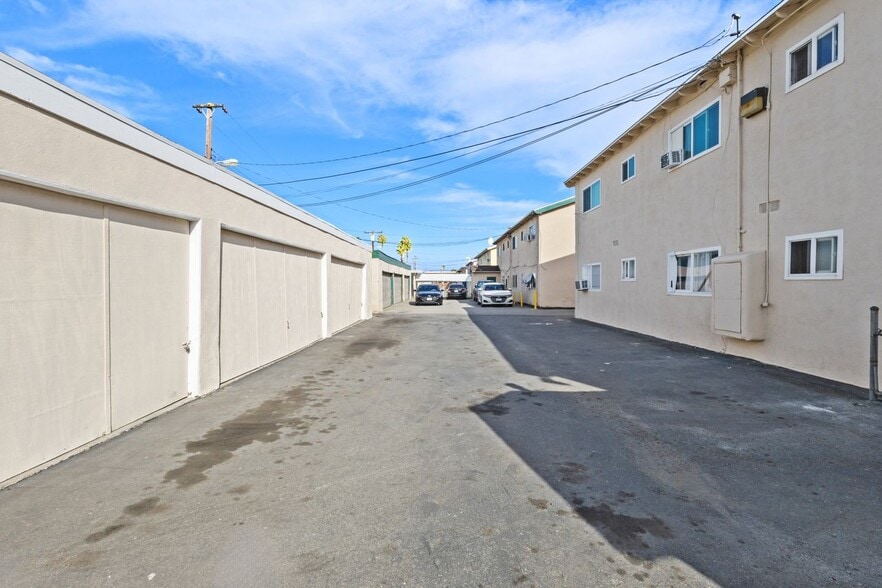 More Photos Of 637 N Anna Dr, Anaheim Apartments For Sale