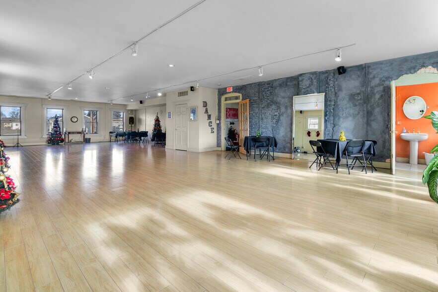 More Photos Of 14 W Main St, Carmel Storefront Retail Office For Sale