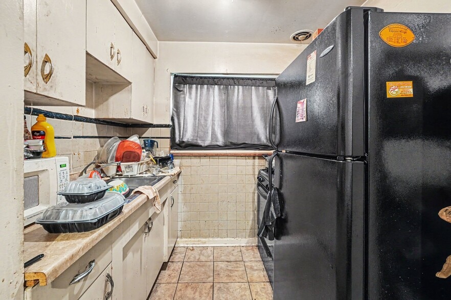 More Photos Of 2370 Losantiville Ave, Cincinnati Multifamily For Sale