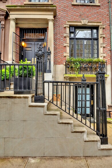 More Photos Of 120 E 65th St, New York Apartments For Lease