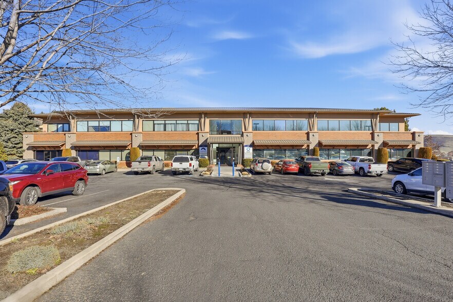 Primary Photo Of 3911 Castlevale Rd, Yakima Office For Lease