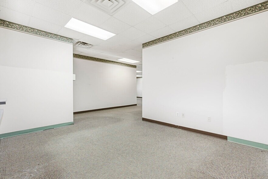 More Photos Of 1612 N Osteopathy, Kirksville Office For Sale