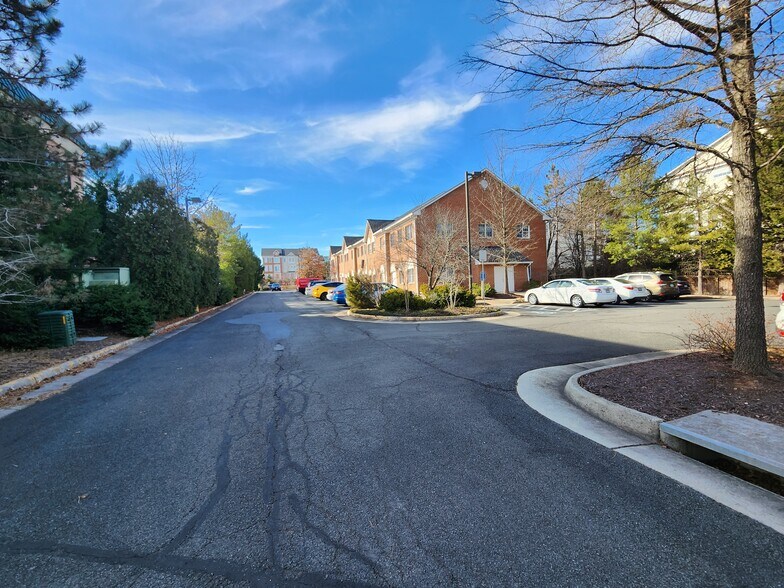 More Photos Of 722 Grant St, Herndon Medical For Sale