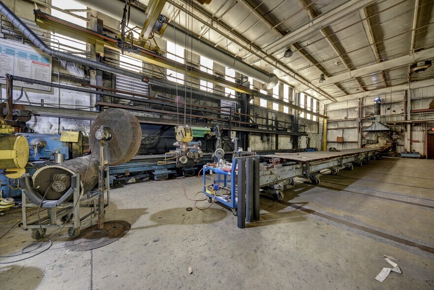 More Photos Of 1901 Longwood Dr, Brenham Manufacturing For Sale