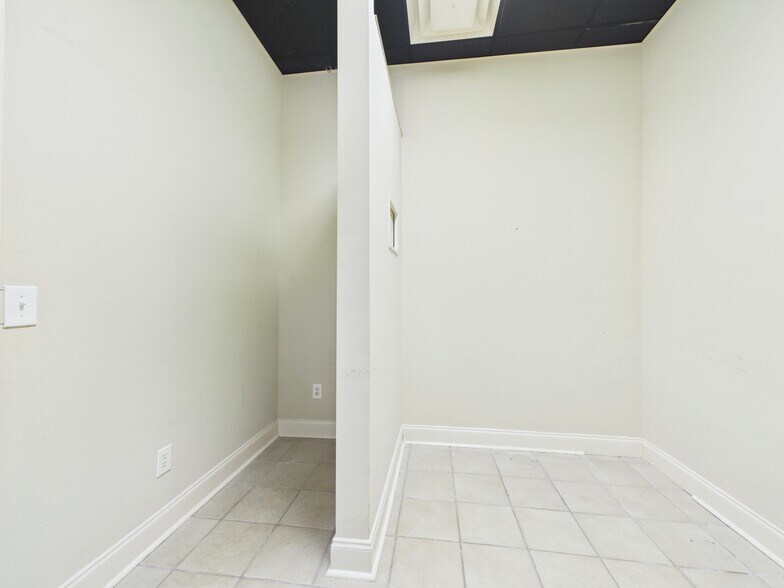 More Photos Of 7559 Kayne Blvd, Columbus Freestanding For Lease