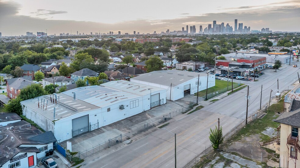 More Photos Of 1406-1420 Telephone Rd, Houston Showroom For Lease