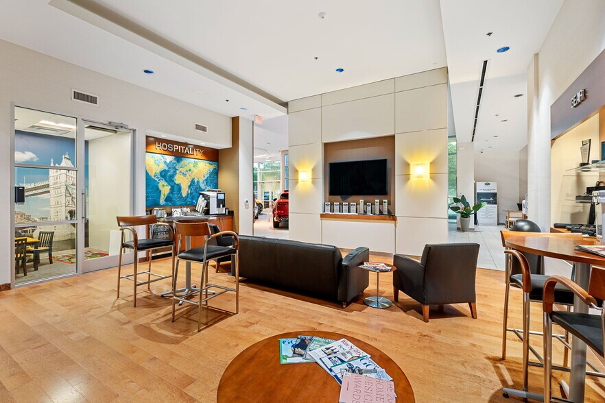 More Photos Of 1515 W 5th St, Austin General Retail For Sale