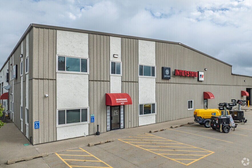 More Photos Of 407 Adventureland Dr NE, Altoona Truck Terminal For Sale