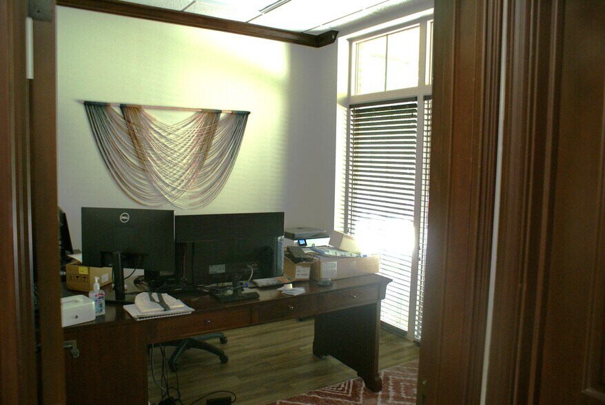 More Photos Of 1324 Dowell Springs Blvd, Knoxville Office For Sale