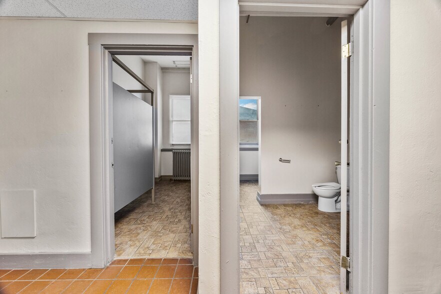 More Photos Of 39-49 St Bridgets Dr, Rochester Manufacturing For Sale