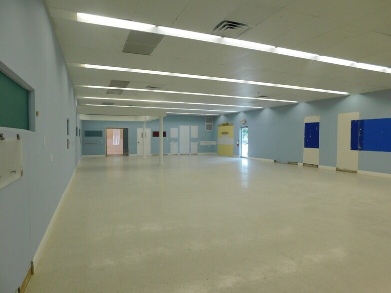 More Photos Of 5070 Industry Dr, Melbourne Manufacturing For Sale