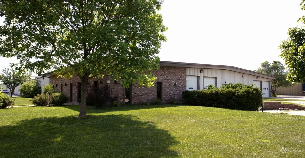 More Photos Of 1205 S Grandview Blvd, Waukesha Manufacturing For Sale