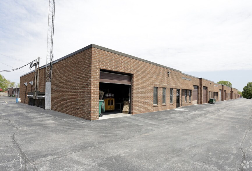 More Photos Of 840-876 N Ridge Ave, Lombard Warehouse For Lease