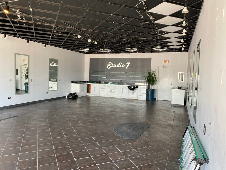 More Photos Of 1744-1788 Lake St, Hanover Park Unknown For Lease