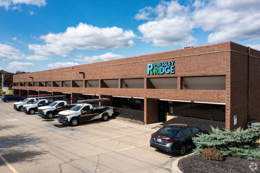 Primary Photo Of 754 Cincinnati Batavia Pike, Cincinnati Flex For Sale