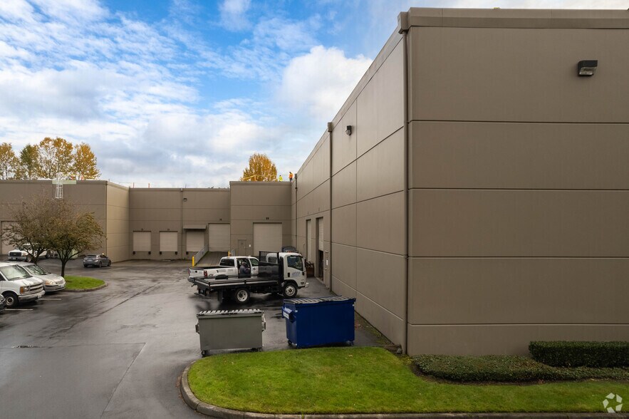 More Photos Of 3320 W Valley Hwy N, Auburn Unknown For Lease