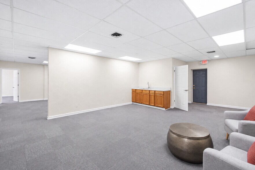 More Photos Of 7132 Main St, Kansas City Office Residential For Sale
