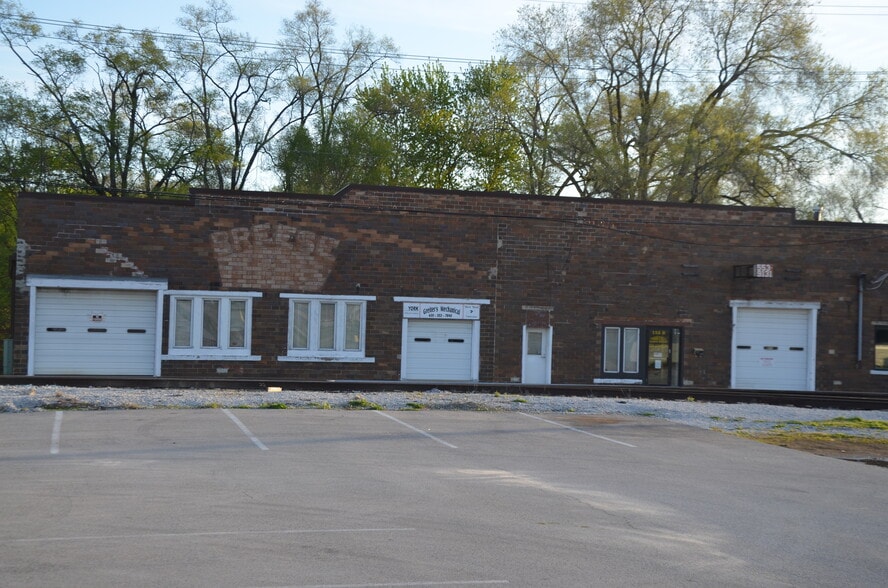 More Photos Of 121 E Hydraulic St, Yorkville Warehouse For Lease
