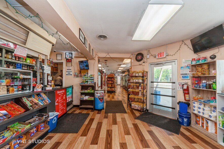 More Photos Of 2864 Washington St, Waukegan Storefront Retail Office For Sale