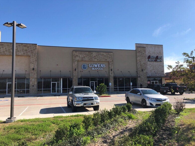 More Photos Of 2111 W Parkwood Ave, Friendswood Storefront Retail Office For Lease