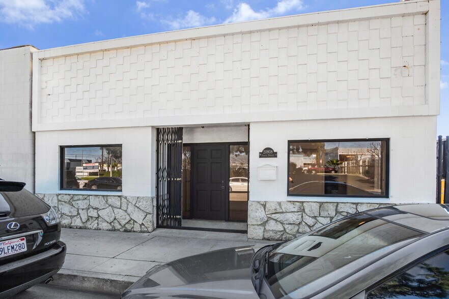 More Photos Of 20908 Itasca St, Chatsworth Light Manufacturing For Sale