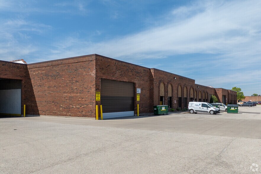 More Photos Of 2075-2185 Estes Ave, Elk Grove Village Unknown For Lease