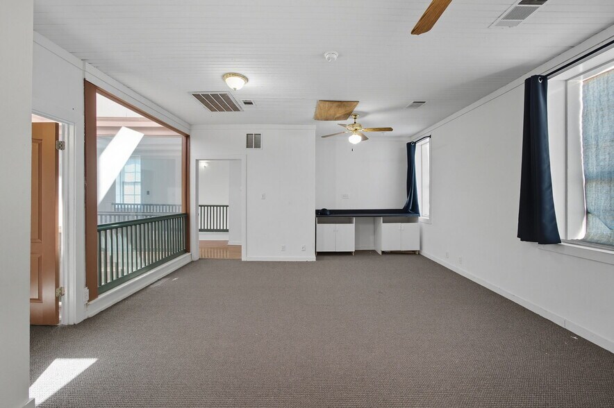More Photos Of 101 East St, Hutto Storefront Retail Office For Lease