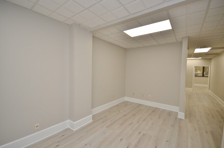 More Photos Of 14100 Palmetto Frontage Rd, Miami Lakes Office Residential For Lease