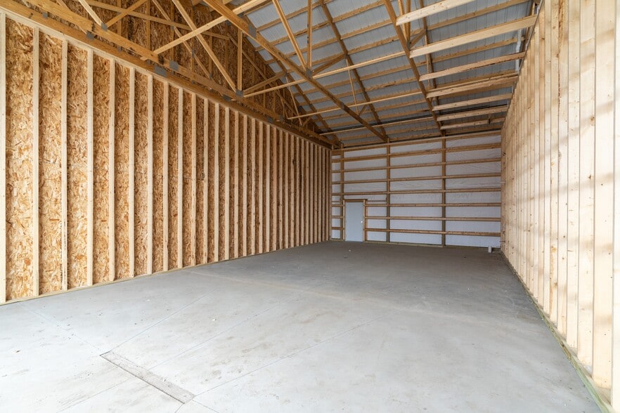 More Photos Of 2811 - 2813 Geraldine, Waterloo Specialty For Sale