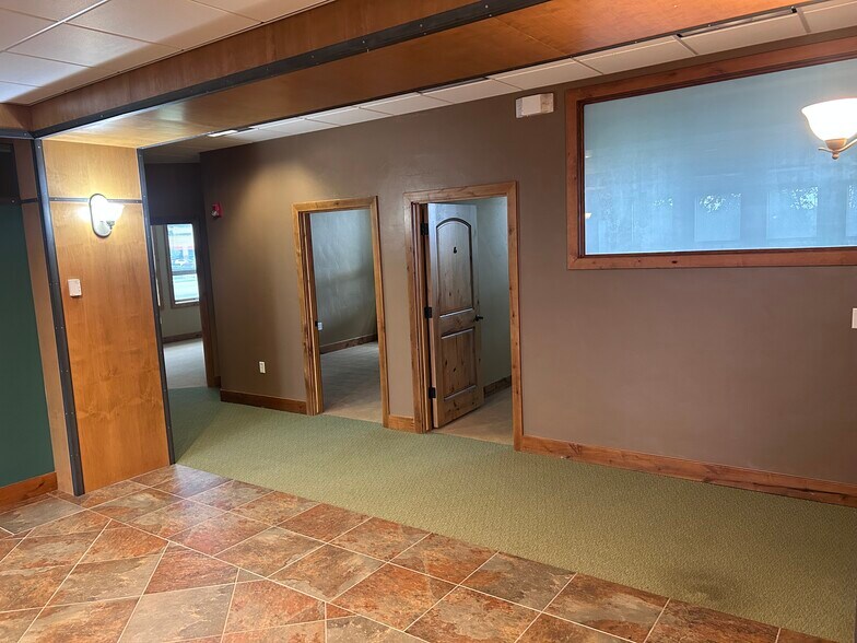 More Photos Of 1404 Hawk Pky, Montrose Medical For Lease
