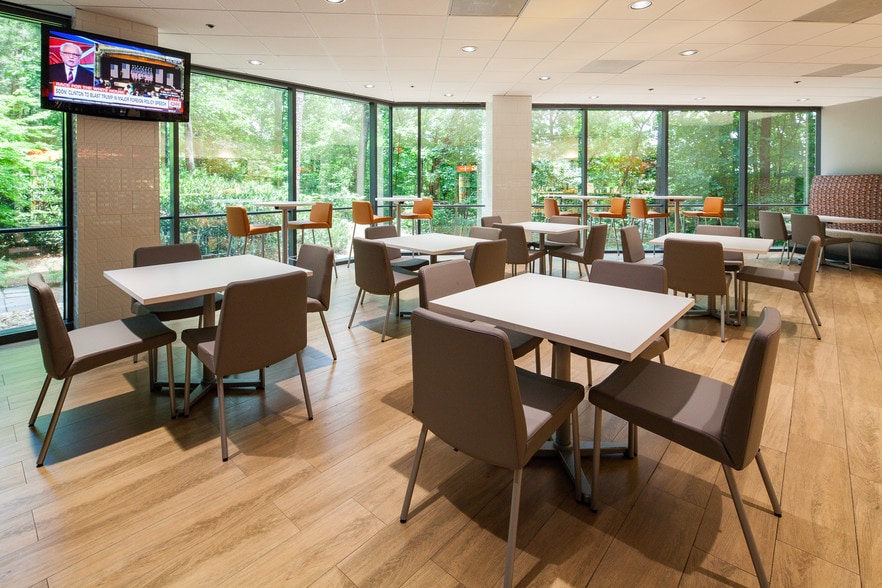 More Photos Of 200 Ashford Ctr N, Atlanta Office For Lease