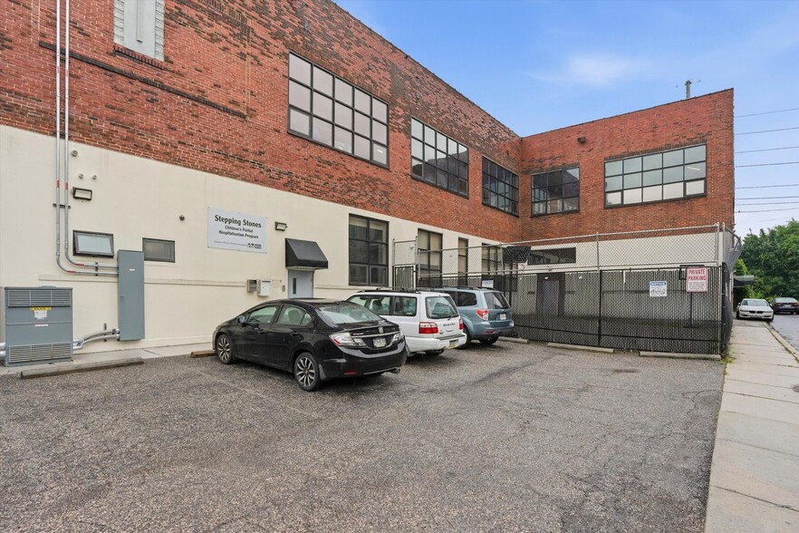 More Photos Of 5534-5546 Pulaski Ave, Philadelphia Office For Lease