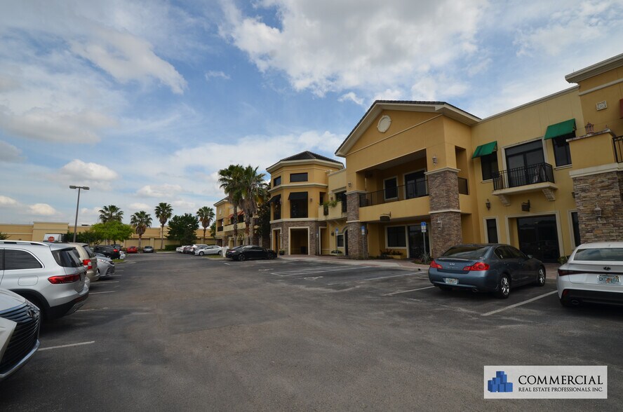 More Photos Of 13538 Village Park Dr, Orlando Office Residential For Lease