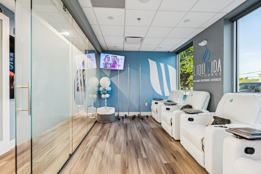 More Photos Of 55 Willow Ln, Marlboro Medical For Lease