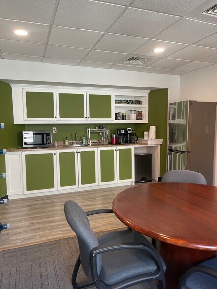 More Photos Of 171-175 Orange St, New Haven Office Residential For Lease