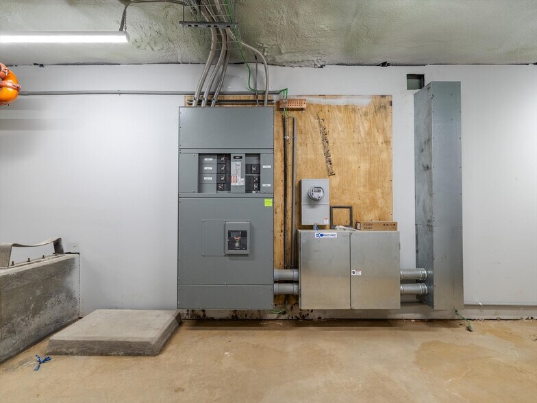 More Photos Of 520 W Roosevelt Blvd, Philadelphia Medical For Sale