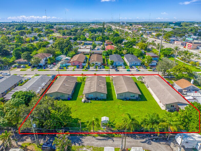 More Photos Of 5923 Pierce St, Hollywood Multifamily For Sale