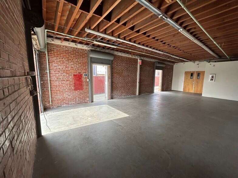 More Photos Of 22427 Meekland Ave, Hayward Self Storage For Lease