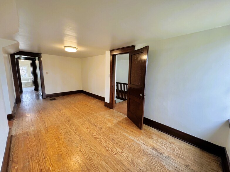 More Photos Of 106 E Cedar St, Goodlettsville Office Residential For Sale